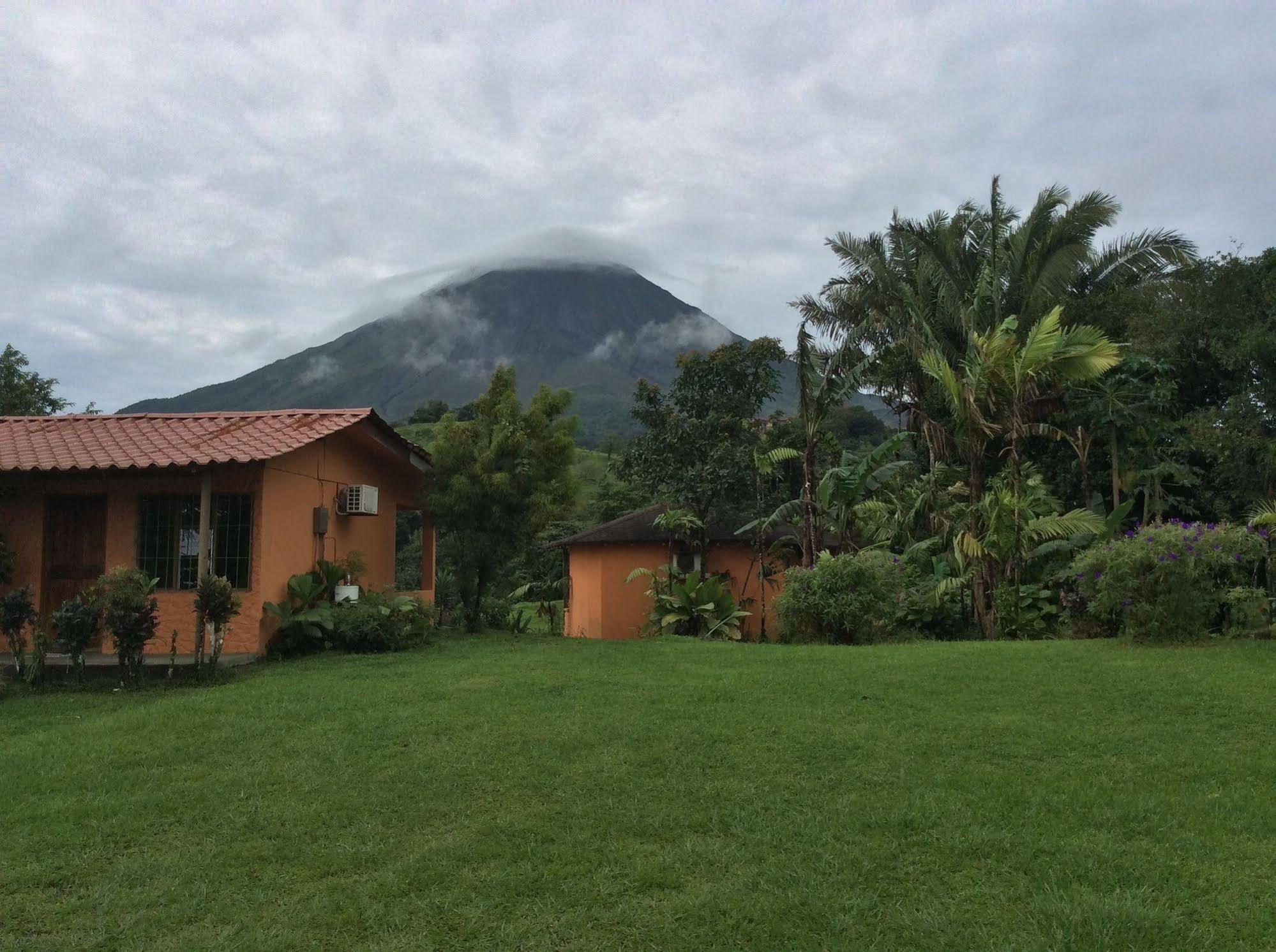 Cabinas Los Guayabos Hotell La Fortuna Eksteriør bilde