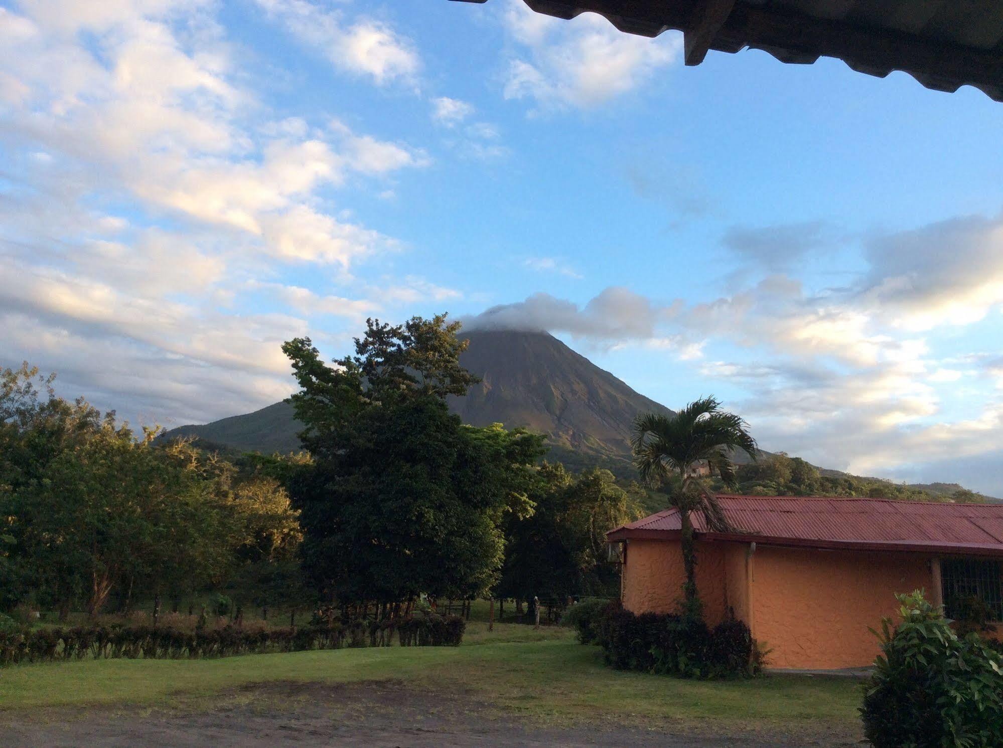 Cabinas Los Guayabos Hotell La Fortuna Eksteriør bilde